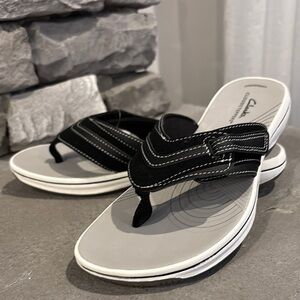 Clarks Cloudsteppers Cushion soft,shock absorbing,lightweight,grippy sandals